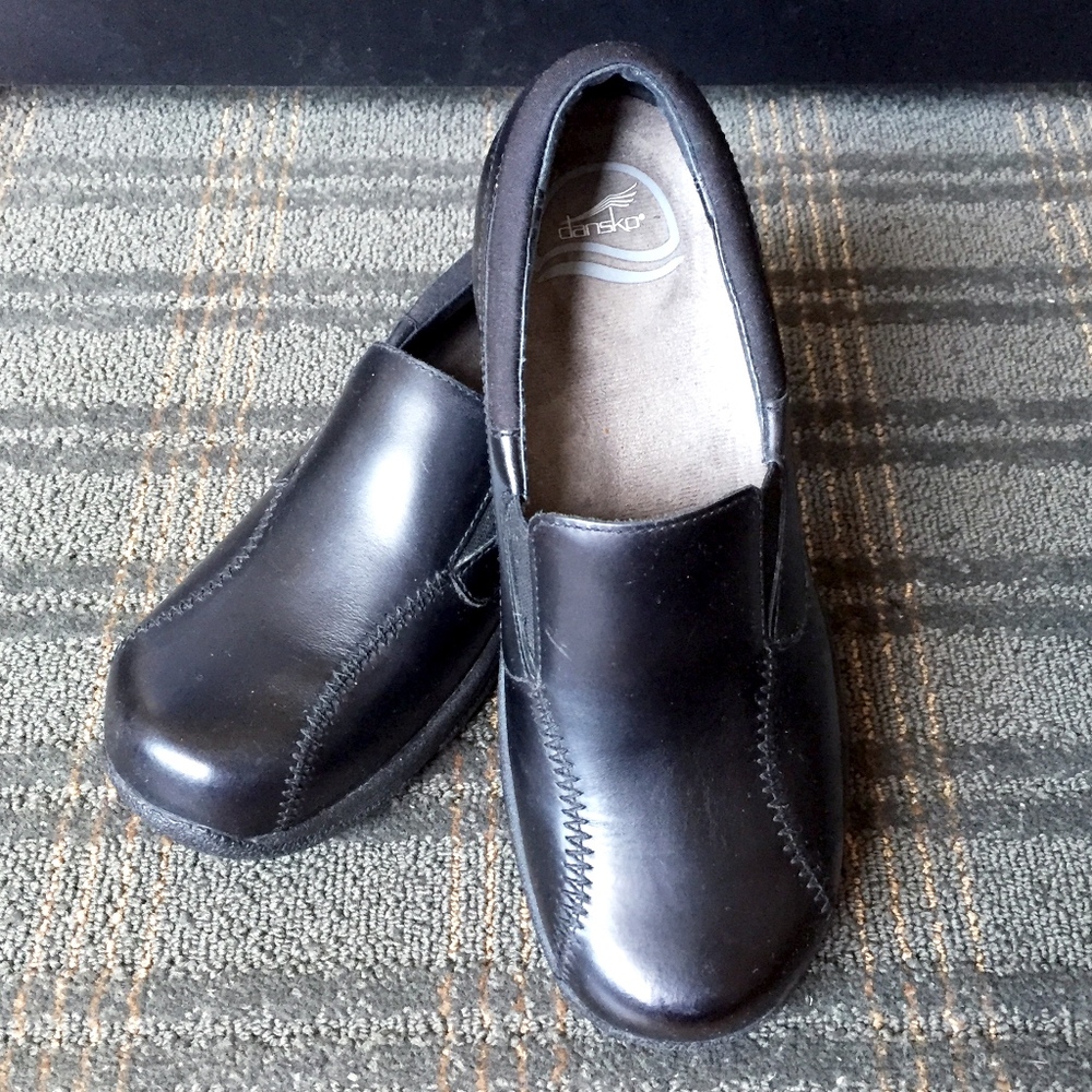 Dansko Kim Black Pull-Up Leather Shoes
